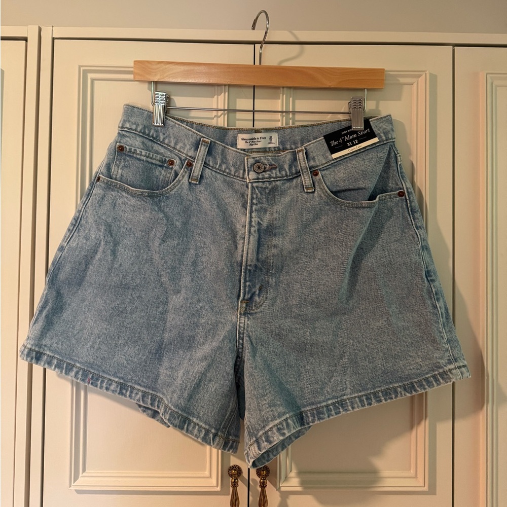 NWT Abercrombie & Fitch Curve Love High Rise 4" Mom Short